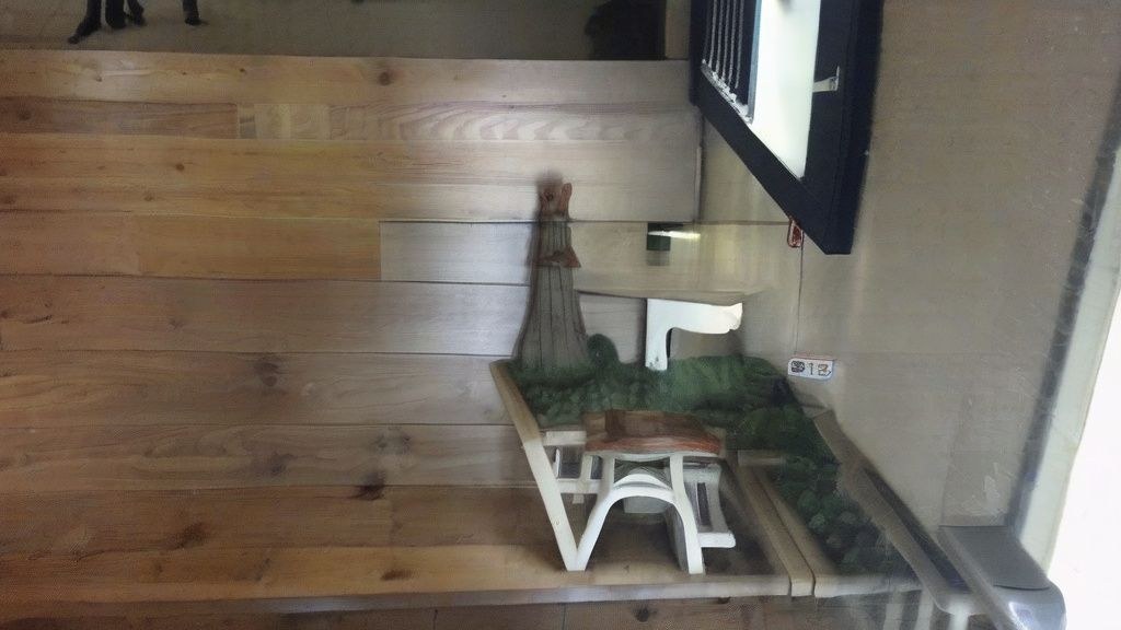 한국 서울의 한 세미나실에서 와우패스 유학생 홍보대사 2기 위촉식이 열리고 있으며, 다양한 국적의 젊은이들이 환하게 웃으며 기념 촬영을 하고 있는 모습.